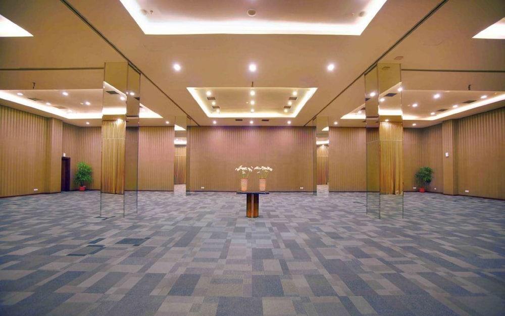 Aston Jember Hotel & Conference Center Eksteriør bilde